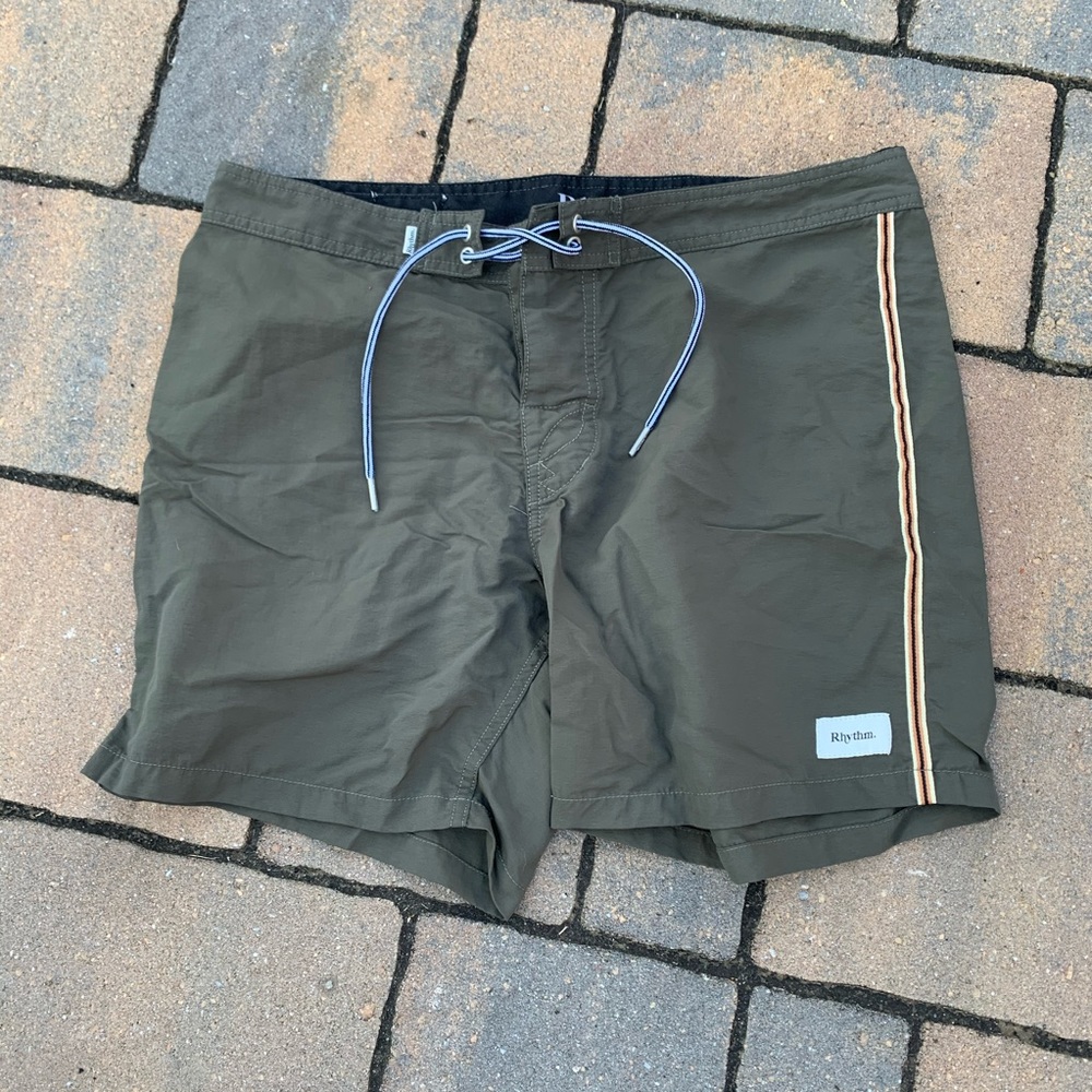 Rythem sz 33 boardshorts